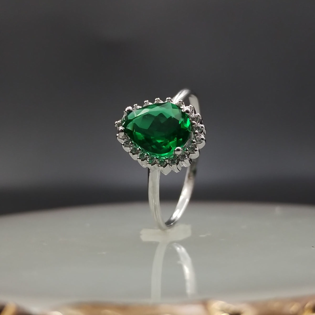 ANEL DE PRATA GOTA COM ZIRCÔNIAS