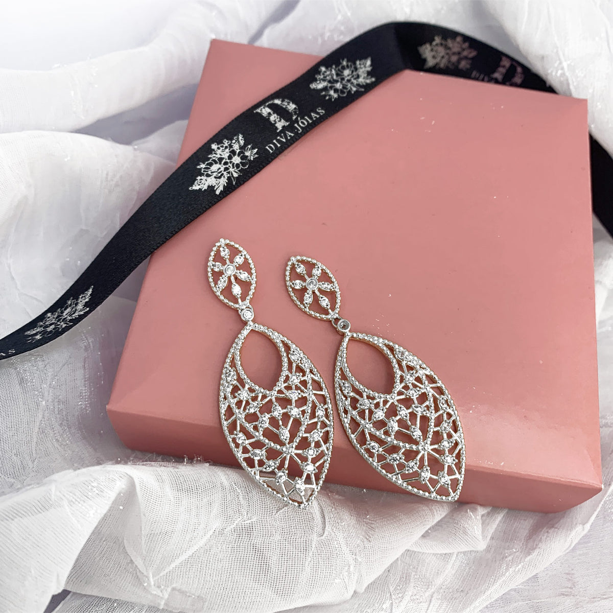 BRINCO ALONGADO 2 FOLHAS