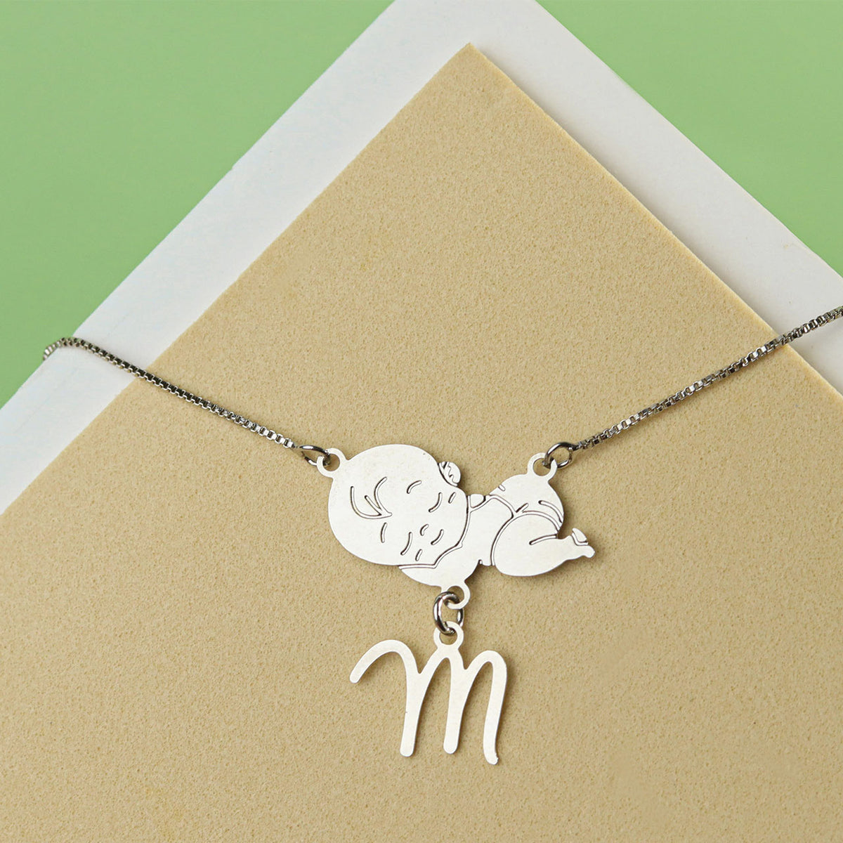 COLAR BEBÊ E PINGENTE COM LETRA