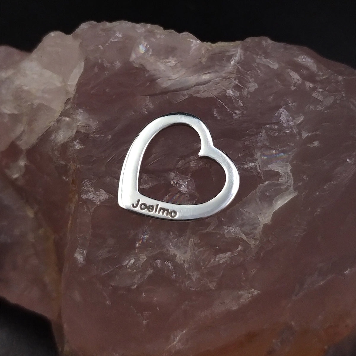 PINGENTE PERSONALIZADO CORAÇÃO LATERAL NOME