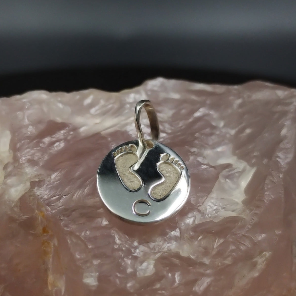 PINGENTE PERSONALIZADO PEZINHOS LETRA