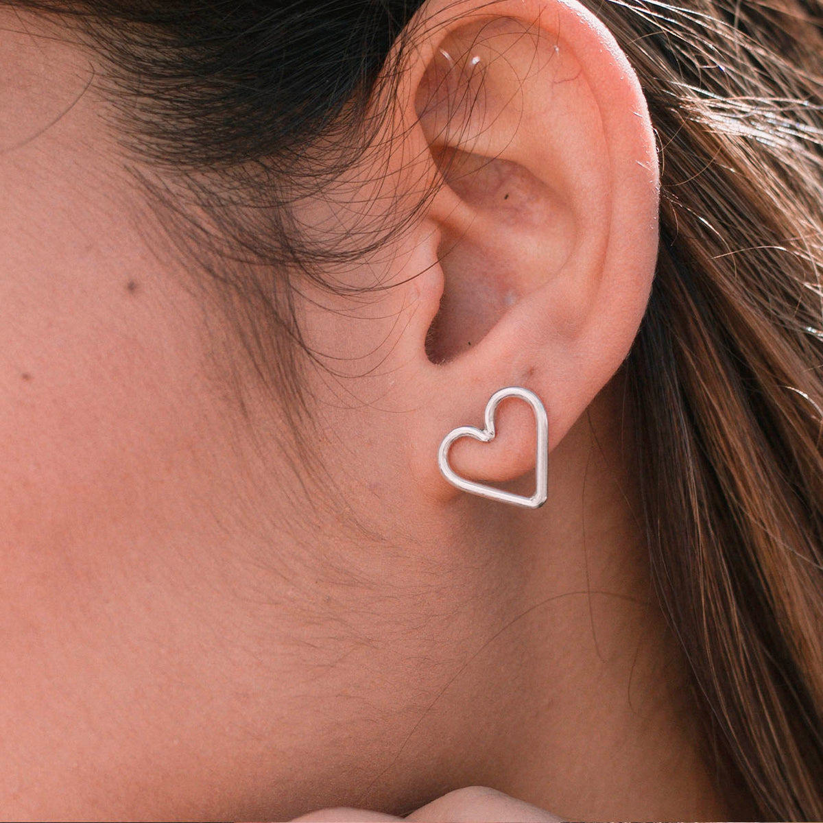SILVER THREAD HEART EARRING
