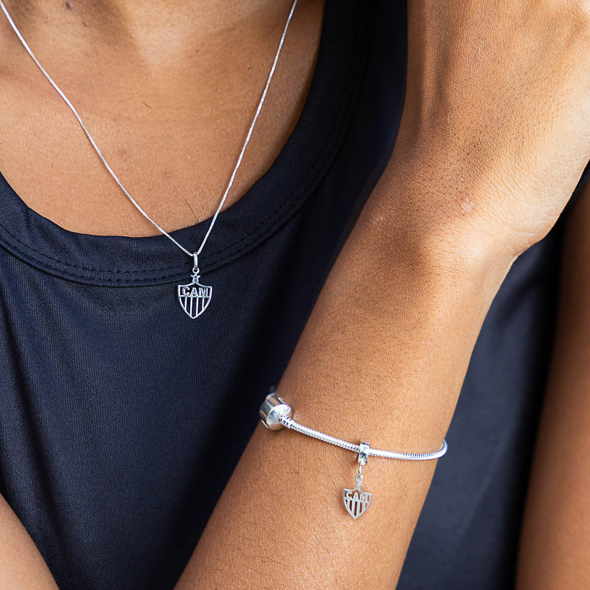 COLAR ESCUDO VAZADO ATLÉTICO - 1CM