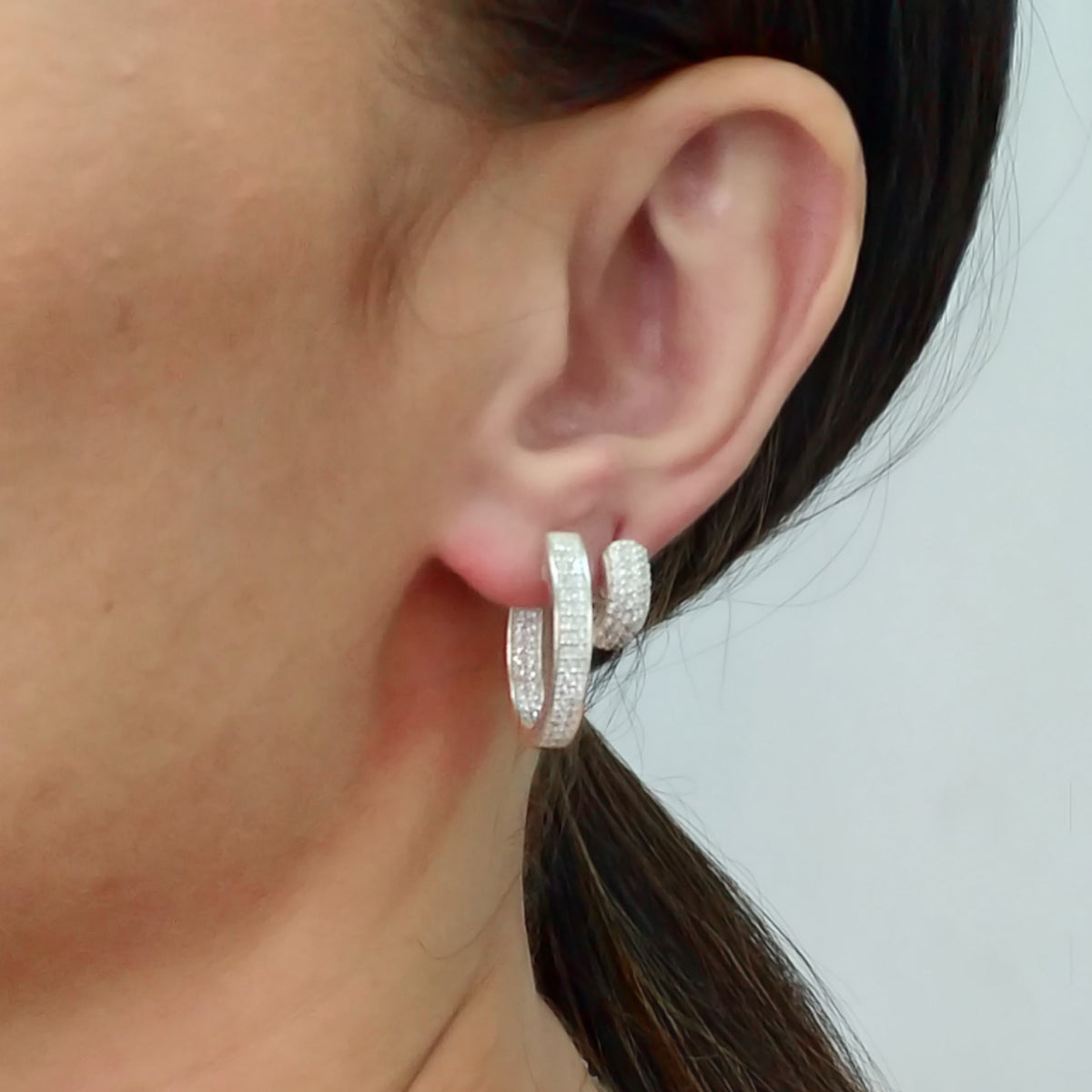 ARGOLA OVAL ZIRCÔNIAS