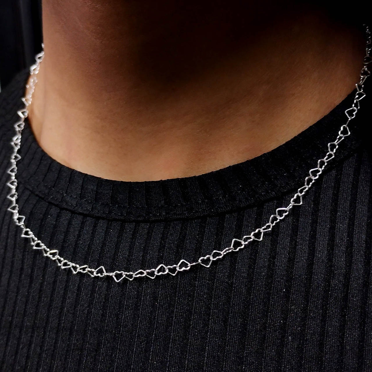 CORDÃO DE PRATA EM ELOS DE CORAÇÕES