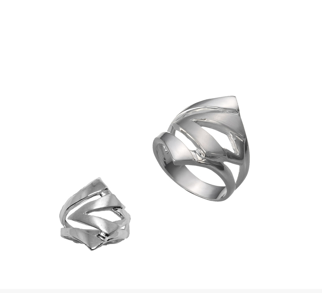 CENTRAL DIAMOND SILVER RING