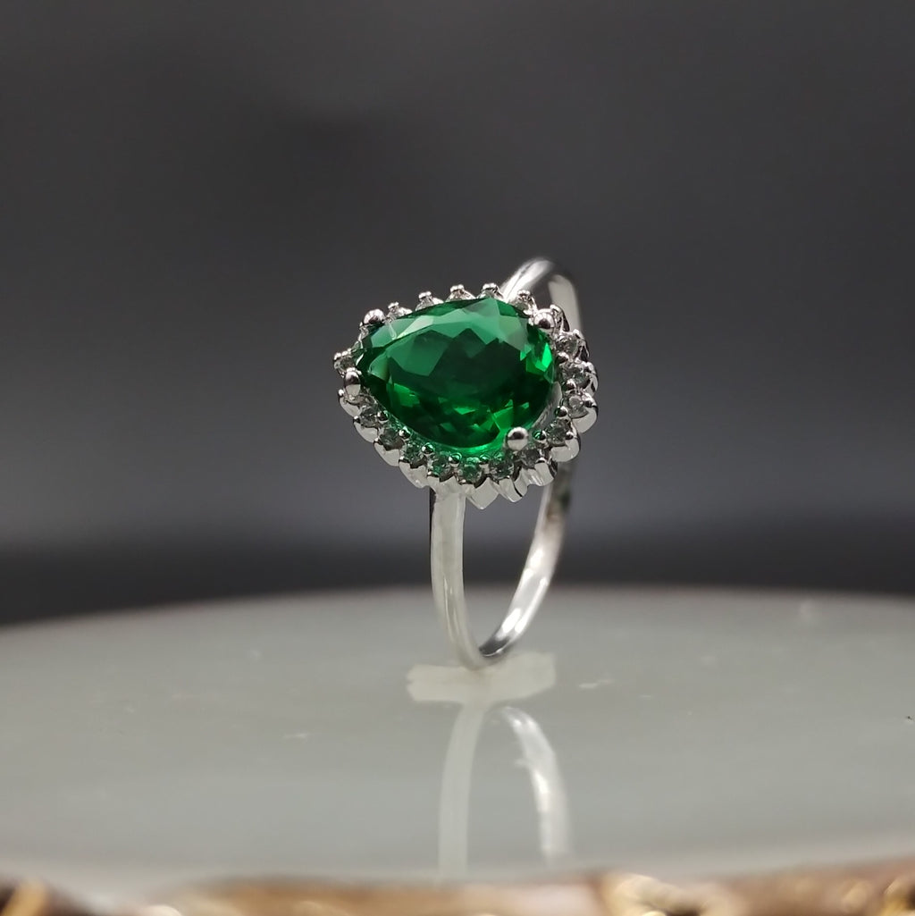 ANEL DE PRATA GOTA COM ZIRCÔNIAS