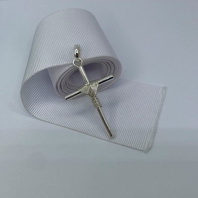 PINGENTE DE PRATA CRUZ COM DETALHE