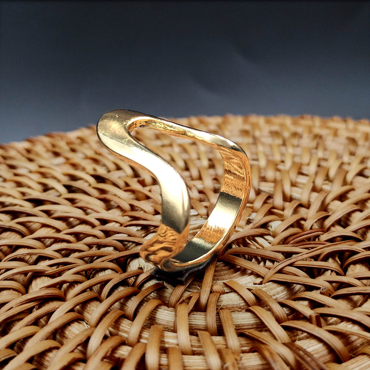 ANEL ORGANICO OVAL DOURADO