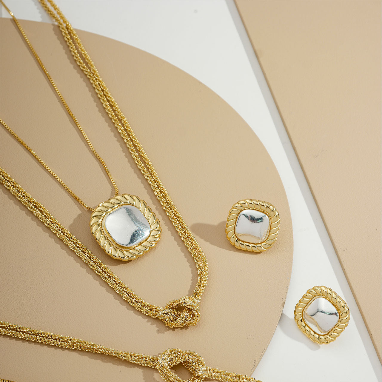 BRINCO QUADRADO BIJU