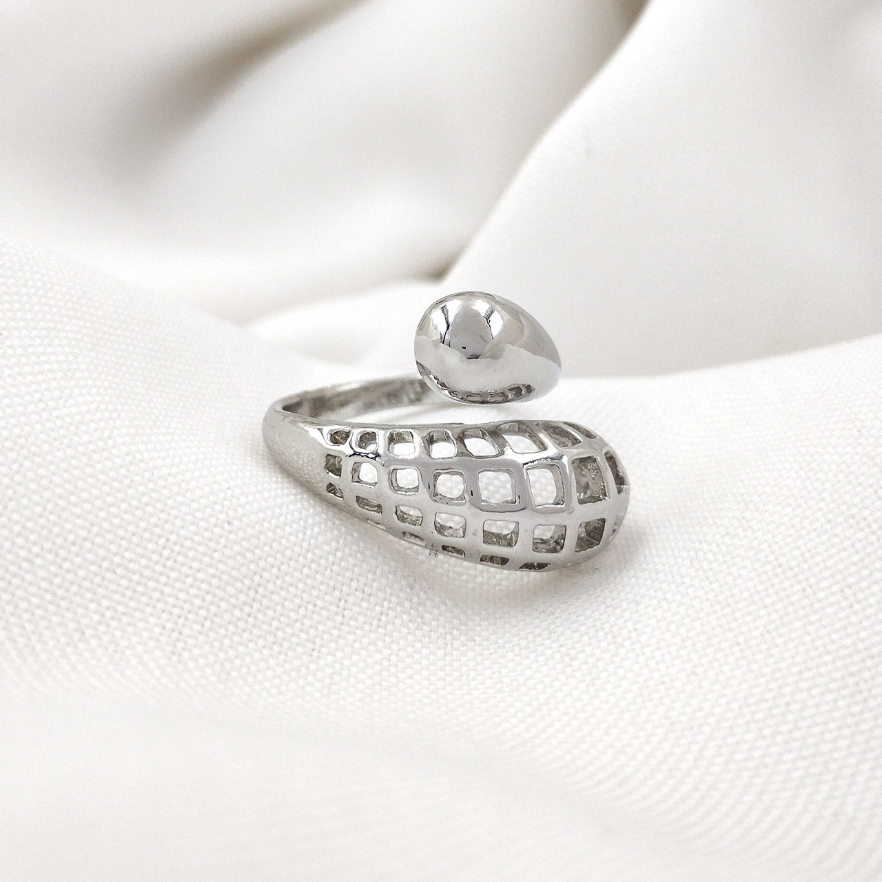 Anel Cabeça de Cobra Vazado Atemporal