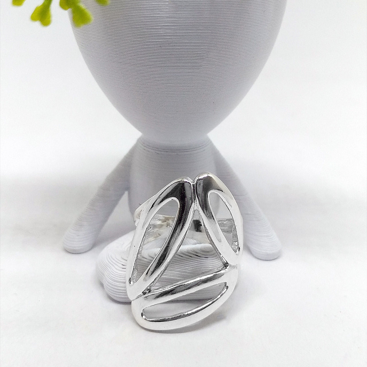 THREE-LINK OVAL SILVER RING