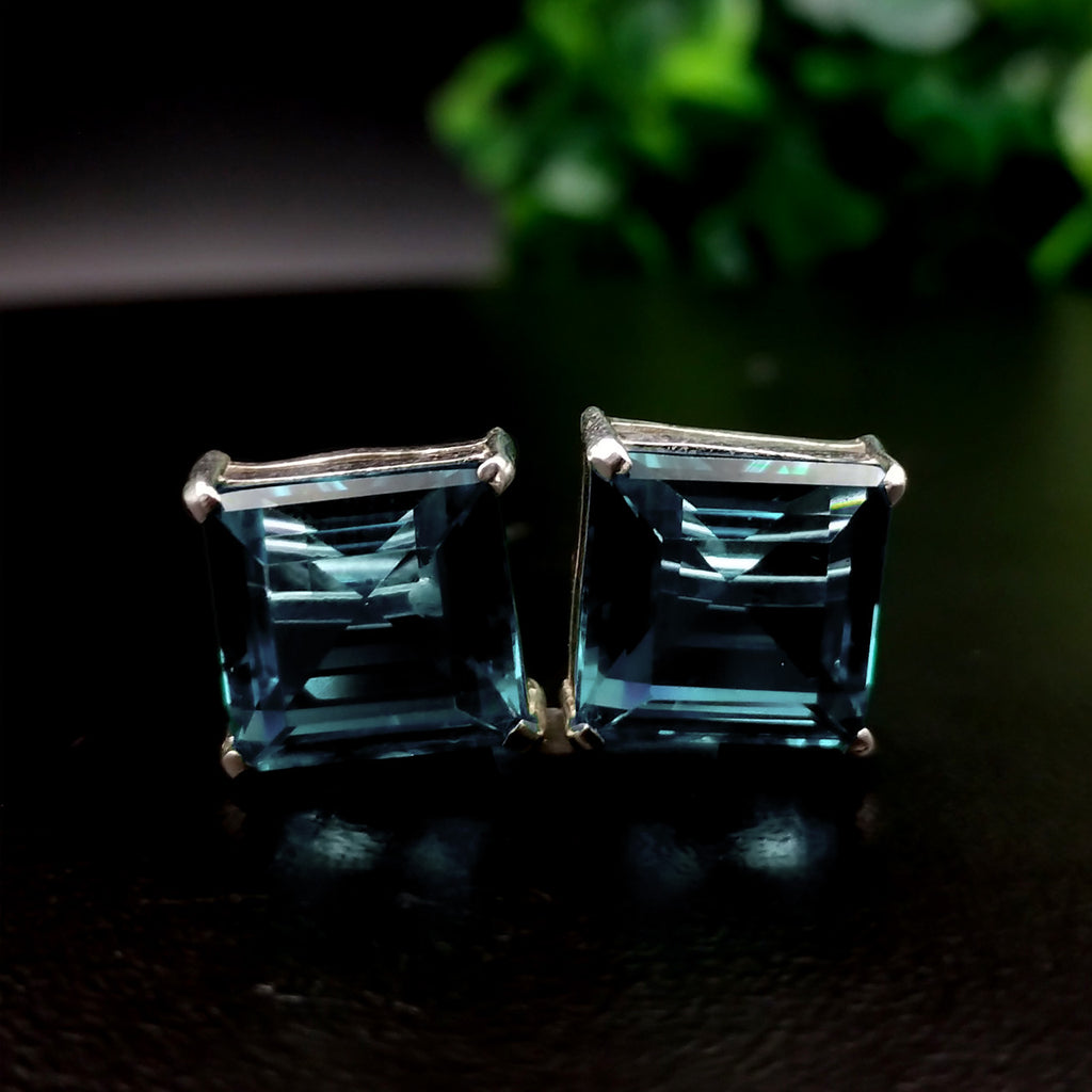 SQUARE SILVER EARRING
