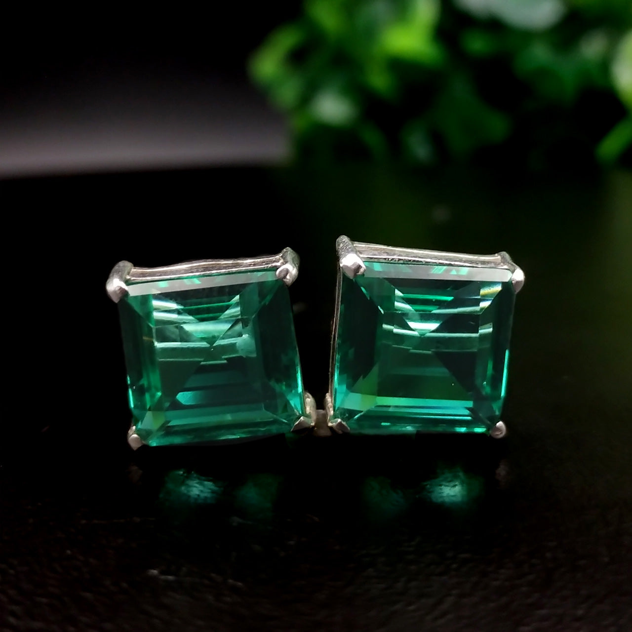 SQUARE SILVER EARRING