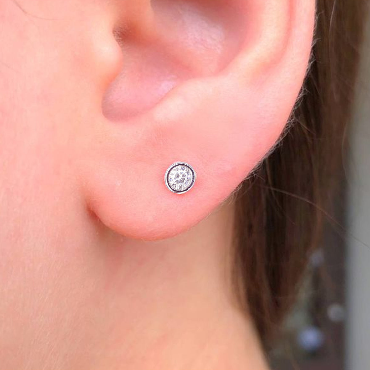 SILVER POINT OF LIGHT EARRING