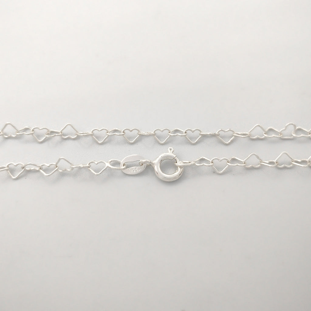 CORDÃO DE PRATA EM ELOS DE CORAÇÕES