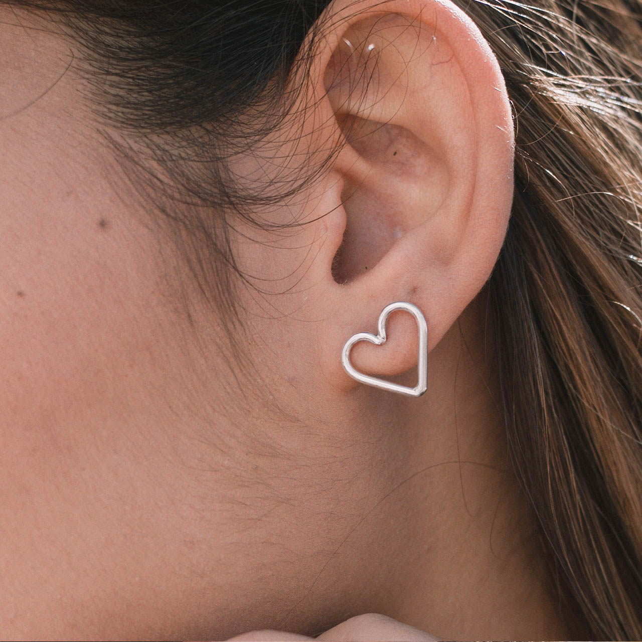 SILVER THREAD HEART EARRING