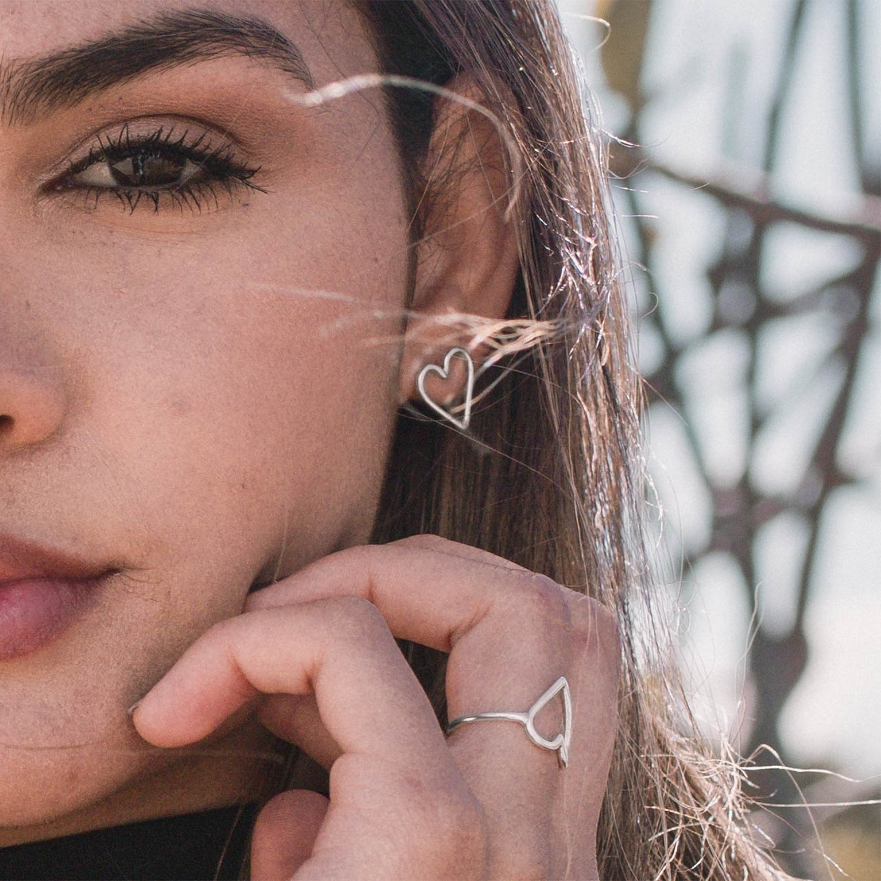 SILVER THREAD HEART EARRING