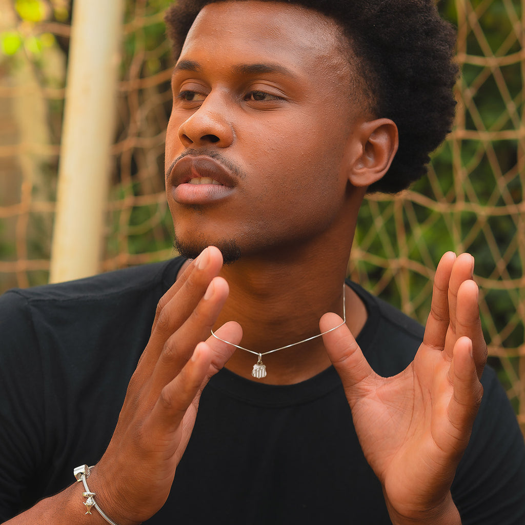 COLAR ESCUDO SANTOS - G