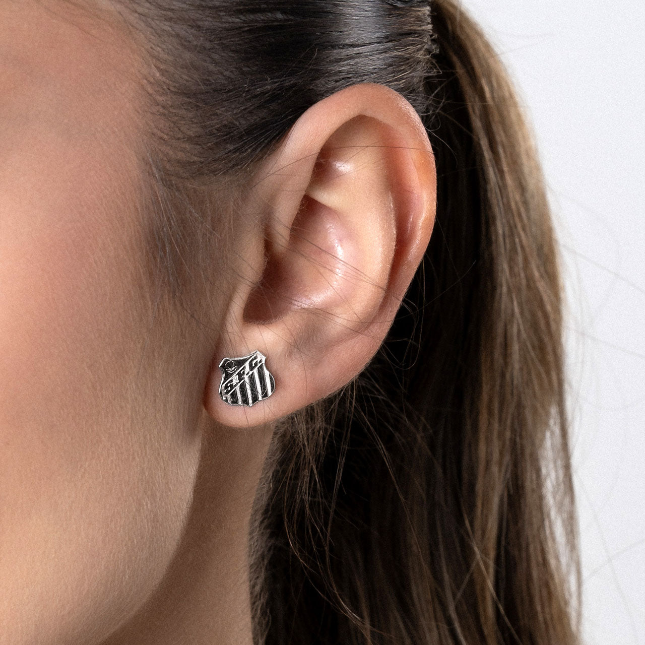 BRINCO ESCUDO SANTOS