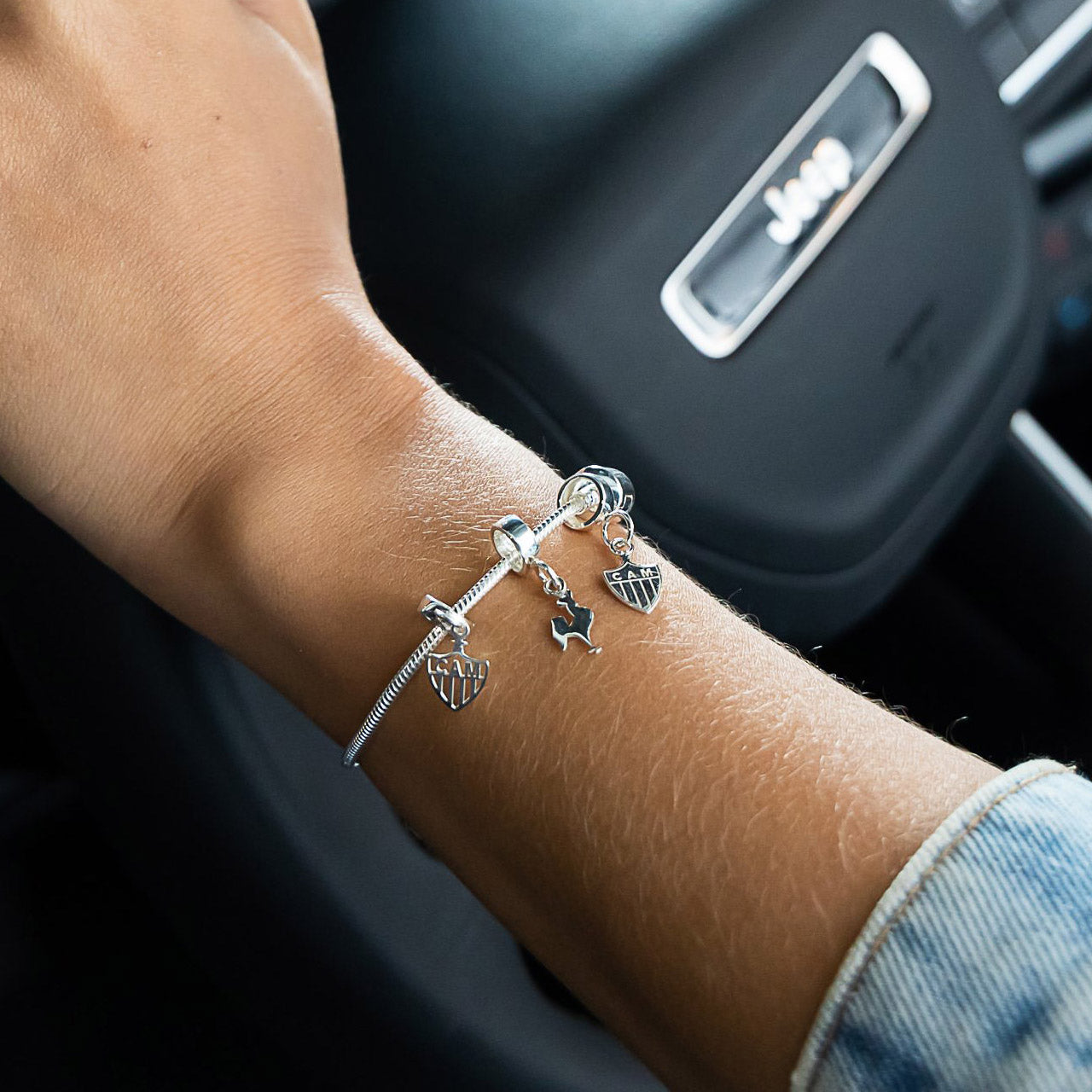 ATHLETIC LEAKED SHIELD TRINKET 