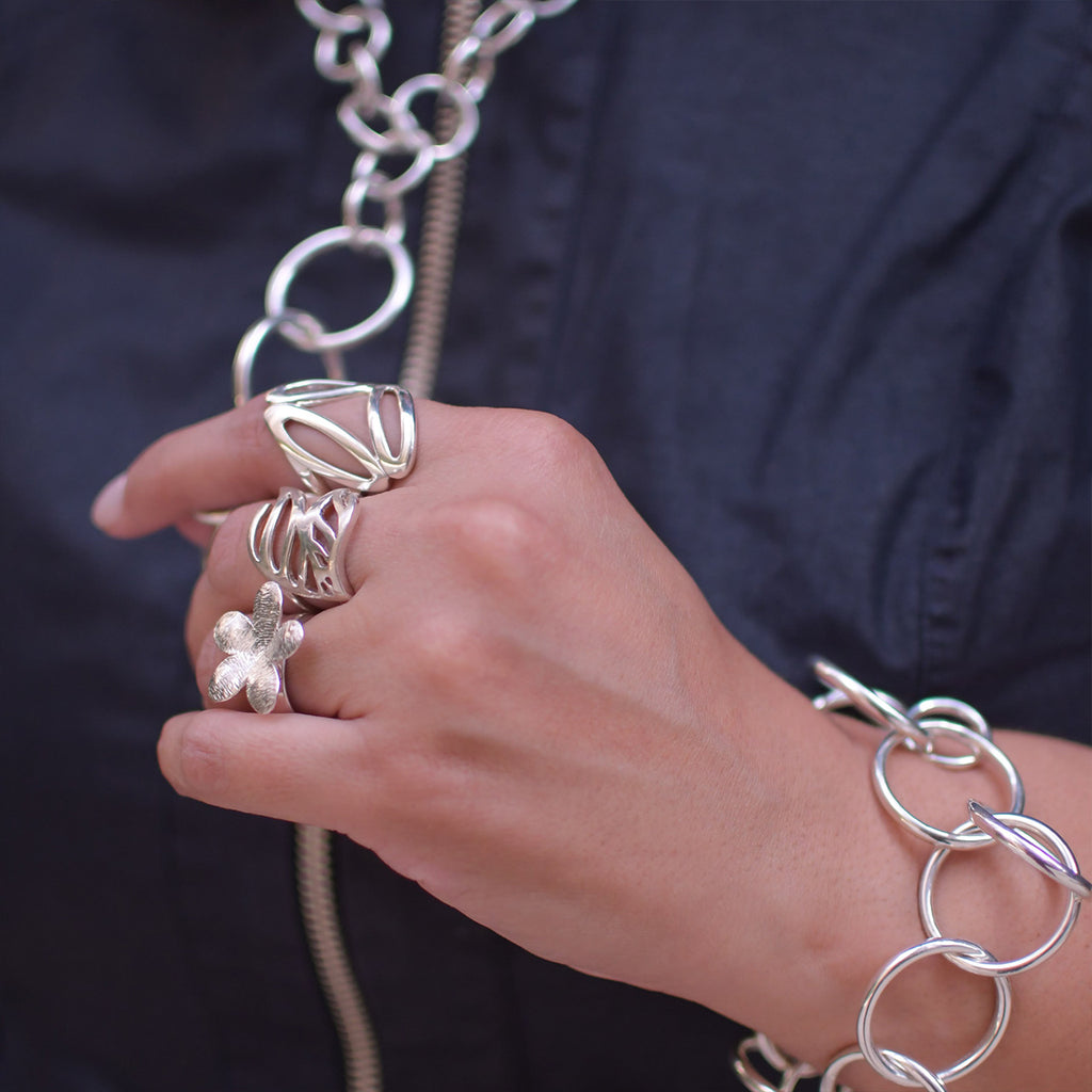 THREE-LINK OVAL SILVER RING