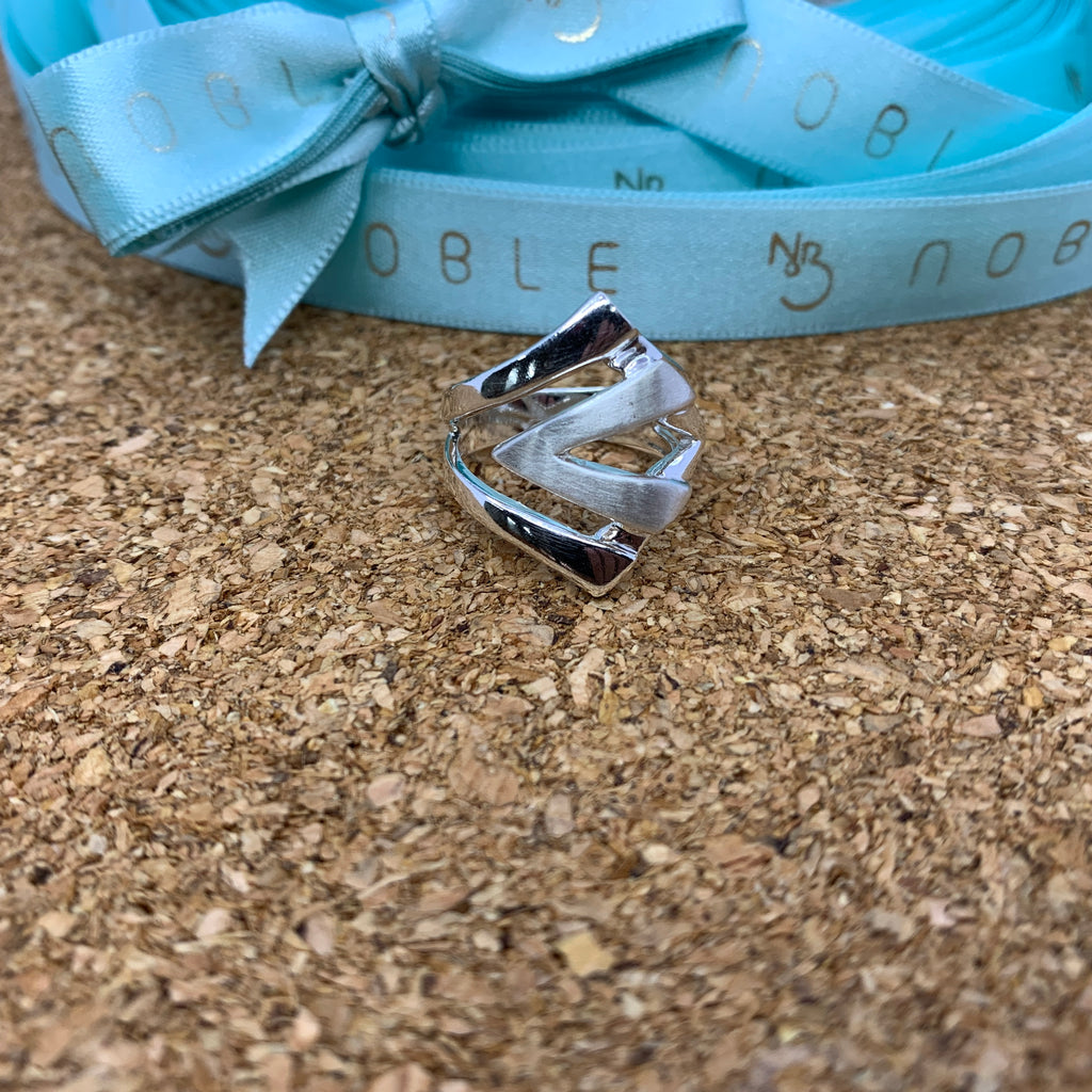 CENTRAL DIAMOND SILVER RING