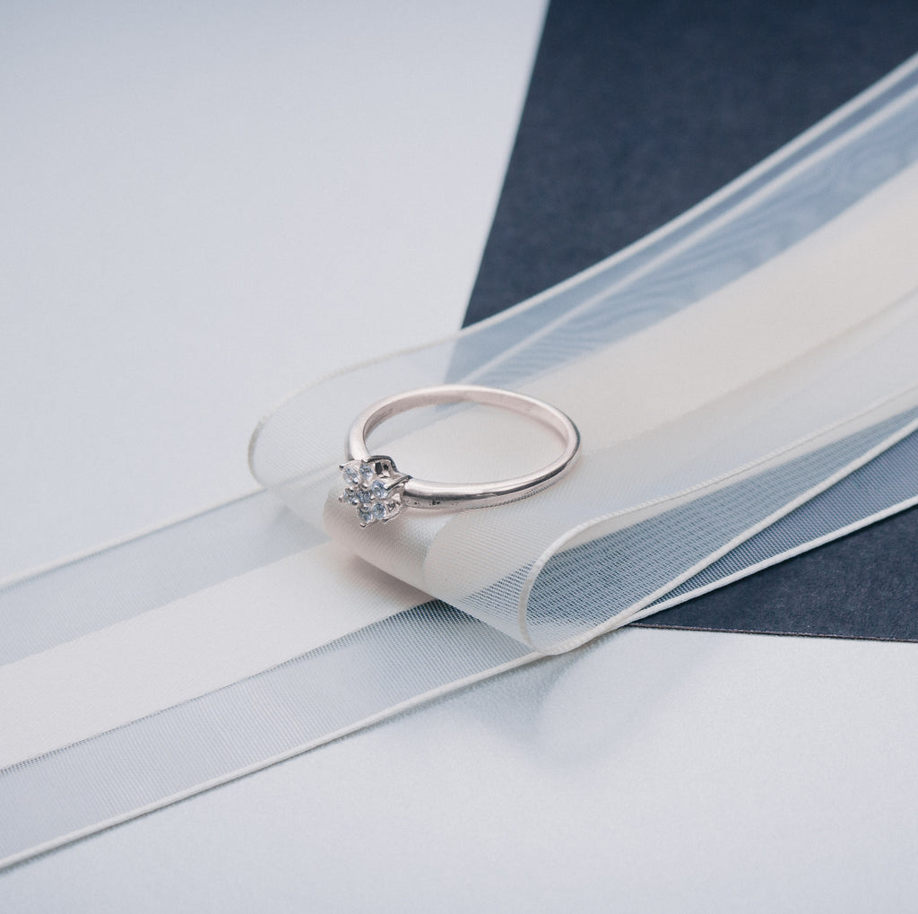 QUEEN JULIANA SOLITARY SILVER RING