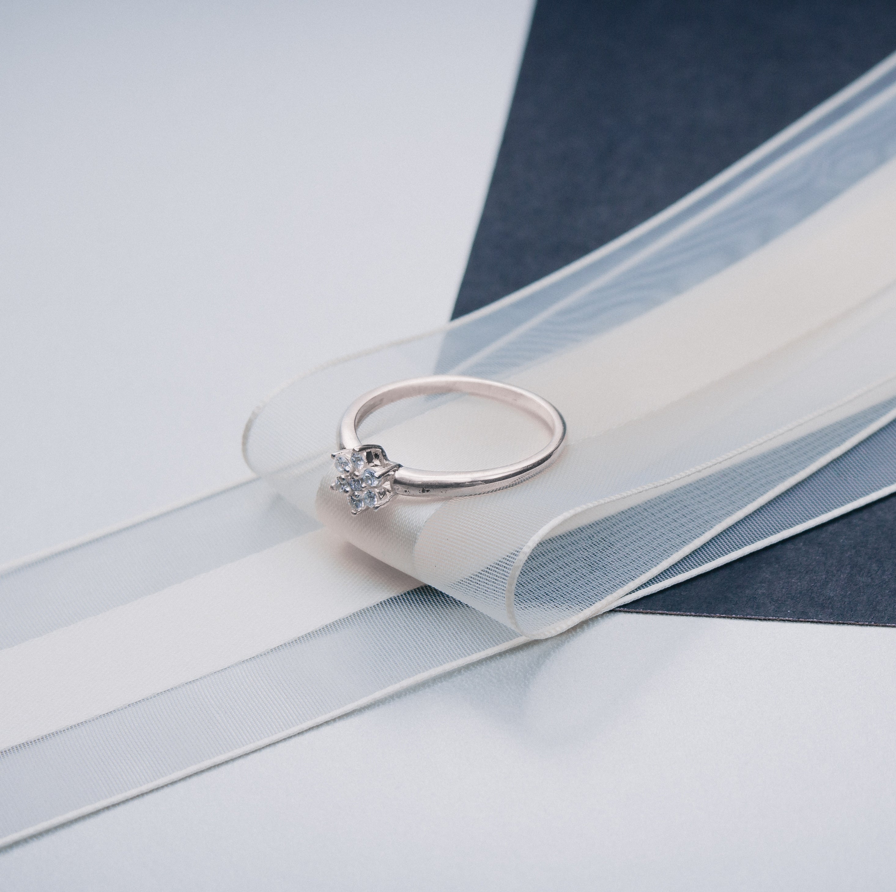 QUEEN JULIANA SOLITARY SILVER RING