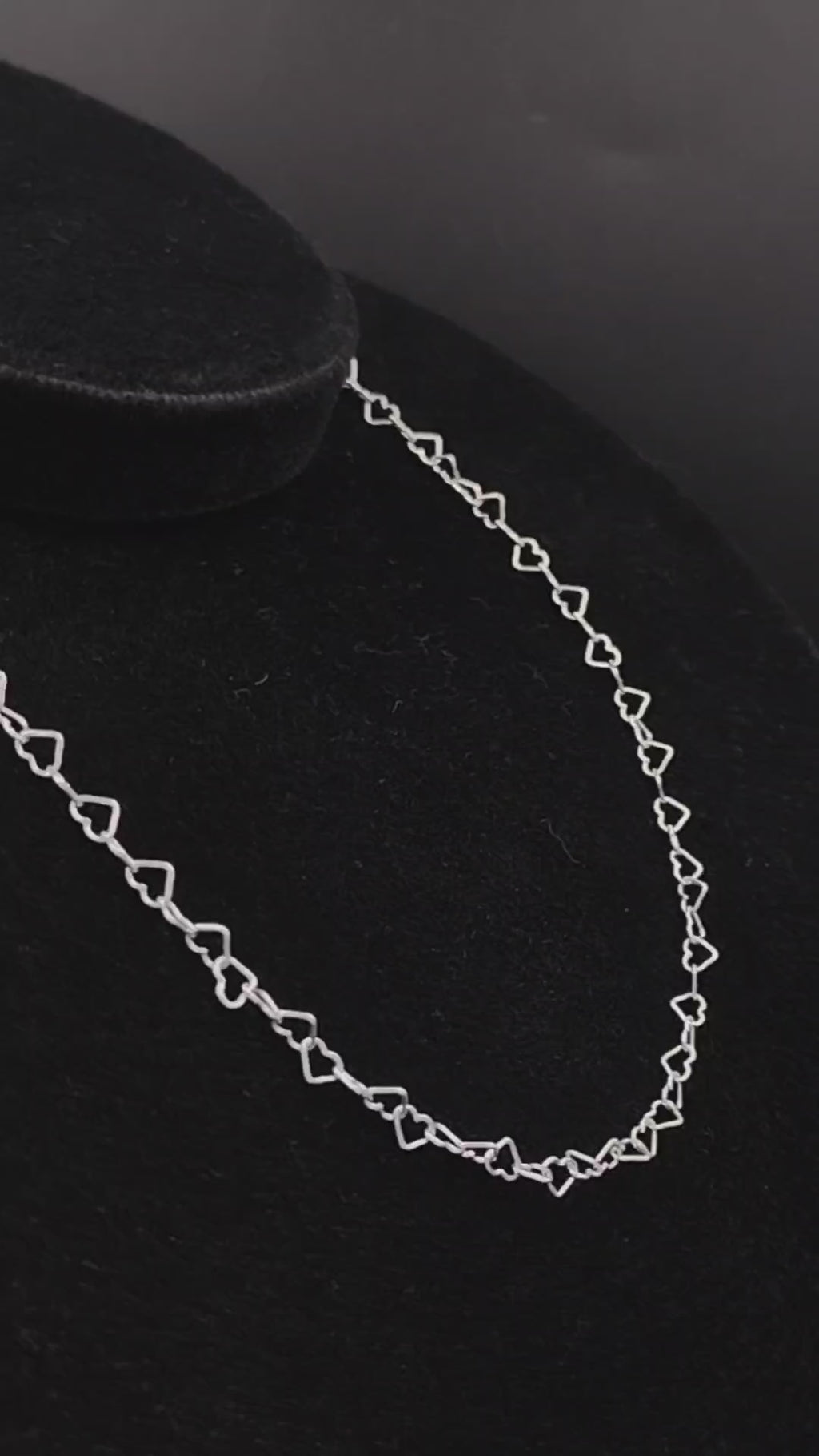 CORDÃO DE PRATA EM ELOS DE CORAÇÕES