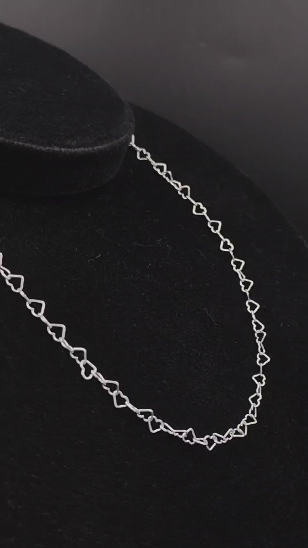 CORDÃO DE PRATA EM ELOS DE CORAÇÕES